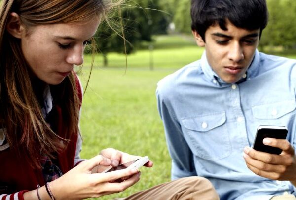 Redes sociales v/s bases de datos: ¿Quién ve y quién sólo mira?